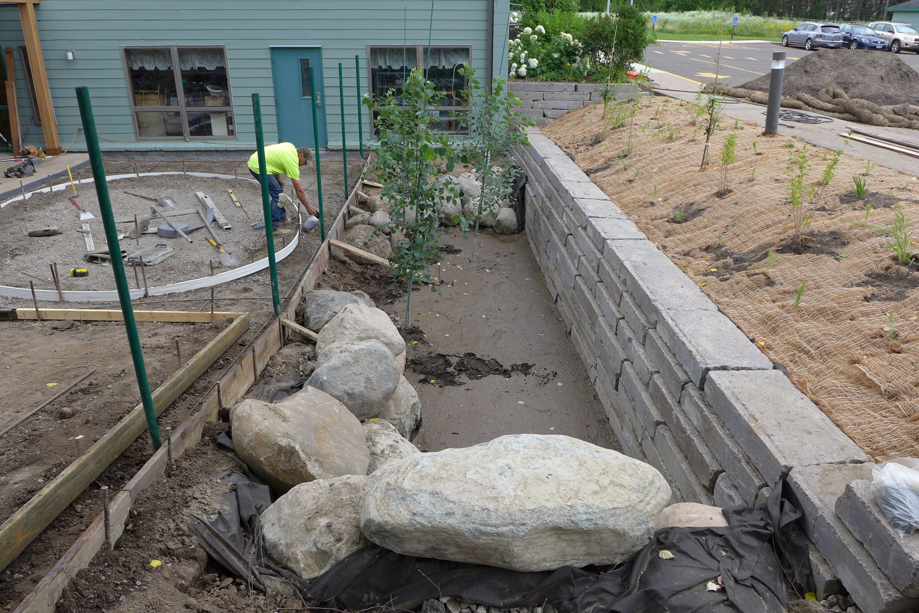 Image slide of Medium basin construction